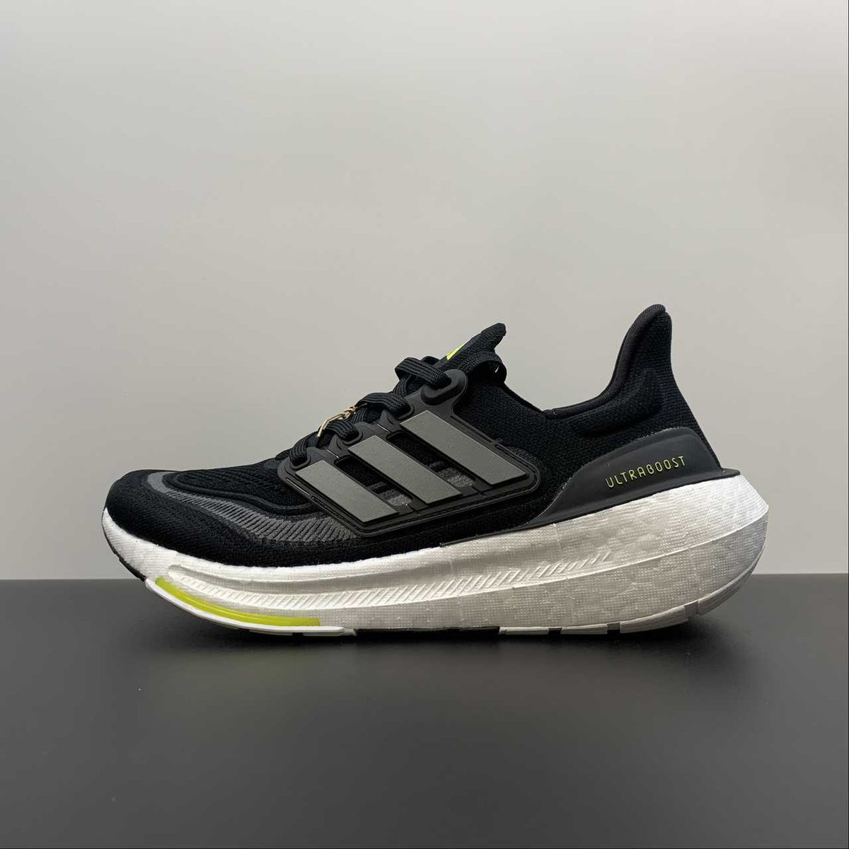 Adidas Ultraboost Light 23