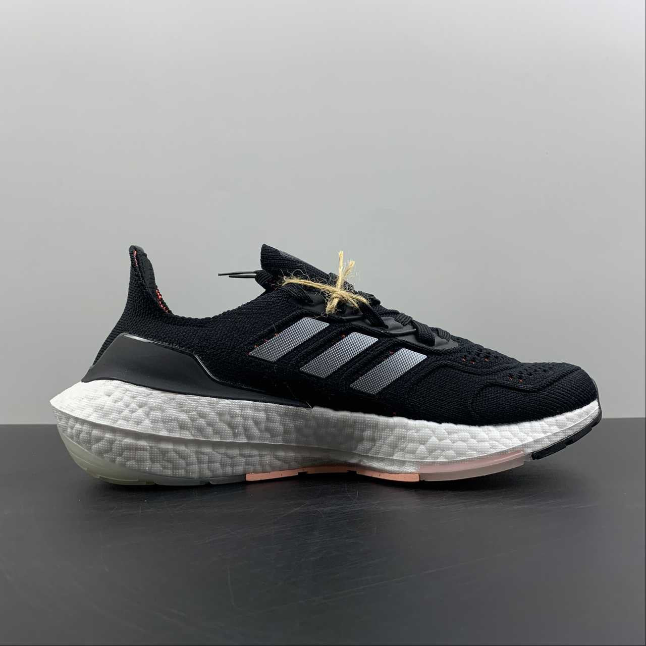 Adidas Ultraboost 22