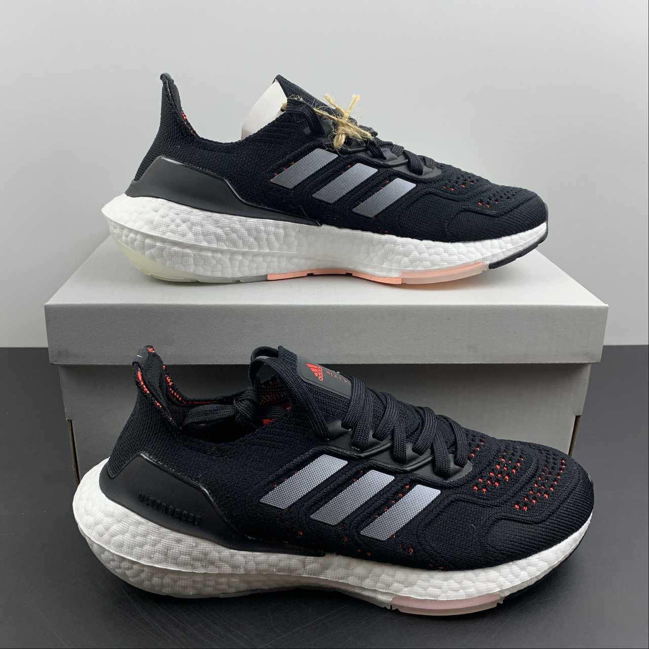 Adidas Ultraboost 22